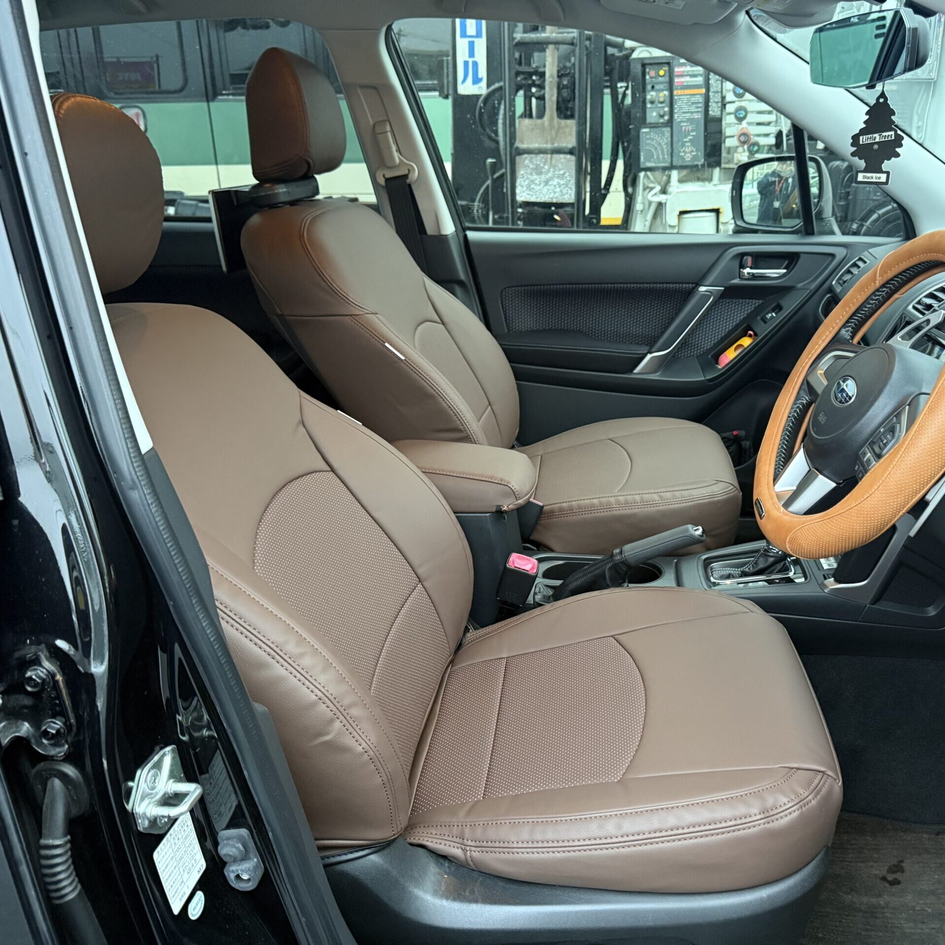 シートカバー取付　フォレスター　スバル　カスタムの画像