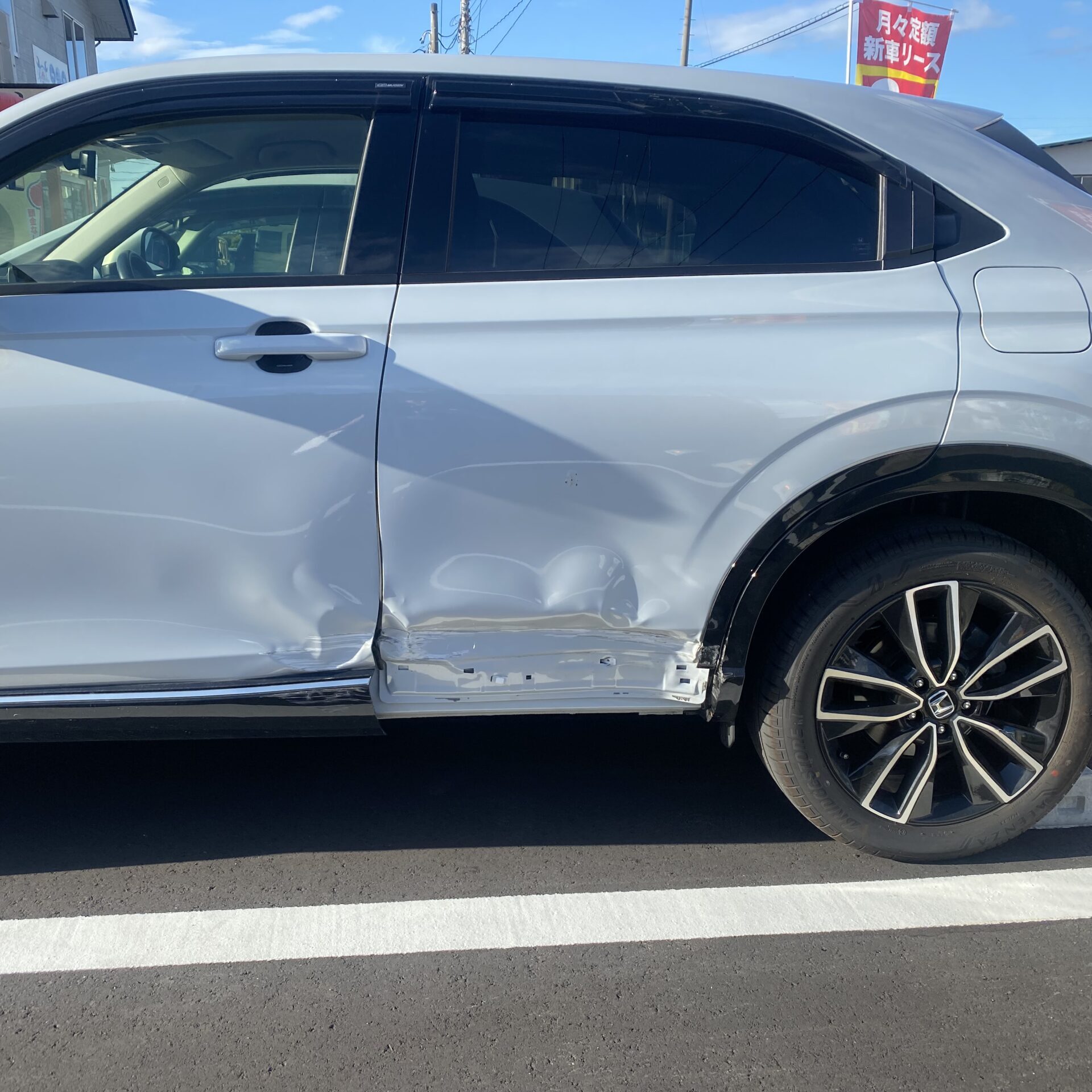 ホンダ　ヴェゼル　鈑金塗装修理の画像