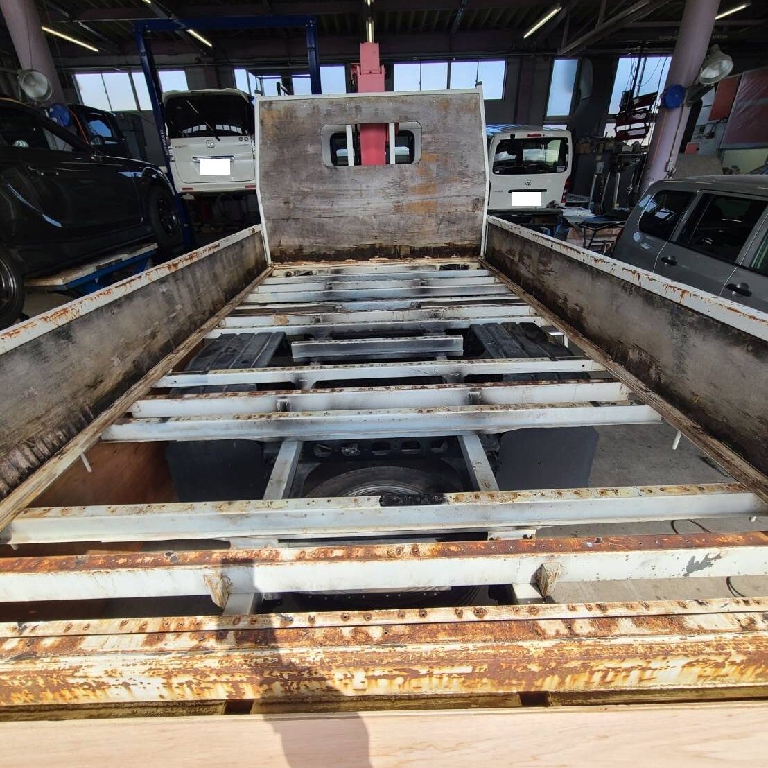 荷台修理　荷台架装　床板　アピトン材　張り付け　貼り付け　山形の画像